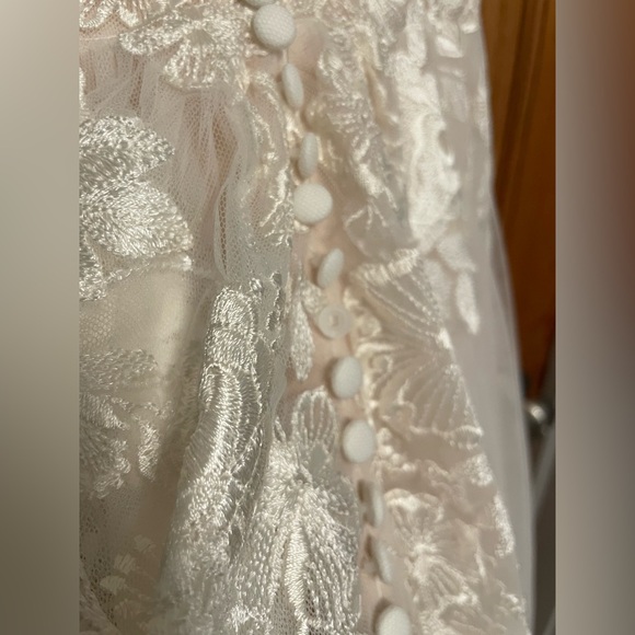 Avery Austin Trinity Wedding Dress Gown Sample Size 8 NWT - Picture 8 of 10